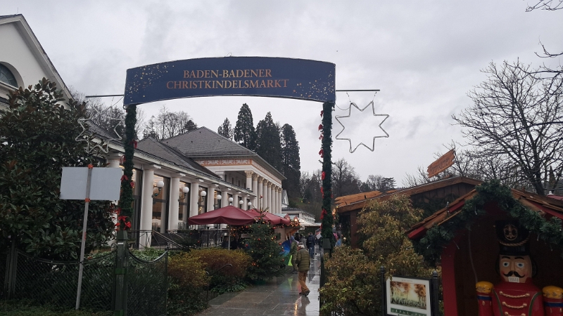 20241207_151341.jpg - Hier befindet sich der Baden-Badener Christkindelsmarkt.