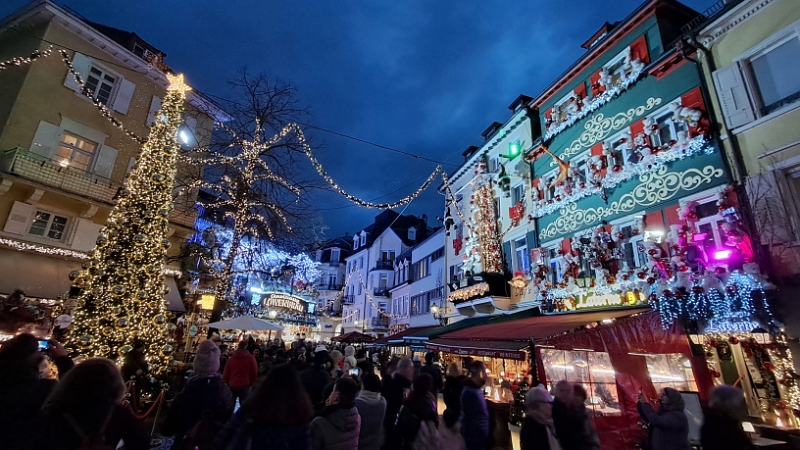 20241207_165521.jpg - Das Weihnachts-Wahnsinns-Viertel füllt sich nun auch. Logisch, ist ja auch mehr als sehenswert!