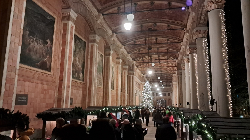 20241207_174346.jpg - Wir schauen nochmal kurz in die Trinkhalle.