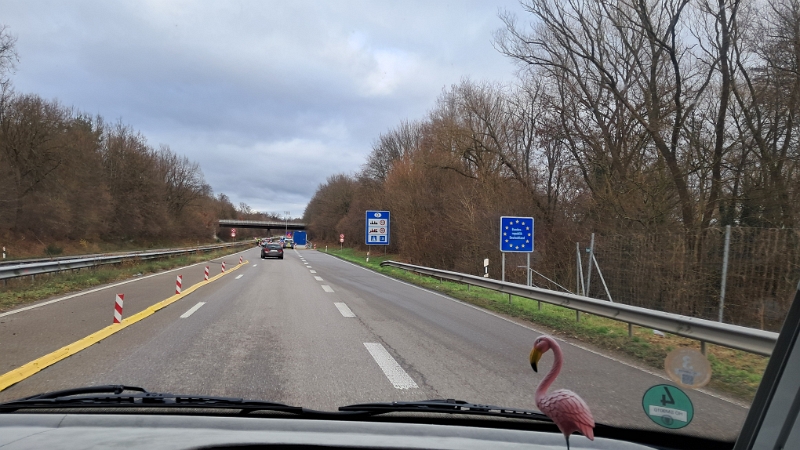 20241208_131344.jpg - Über die fast leere Autobahn kommen wir bei Lauterbourg zurück nach Deutschland...