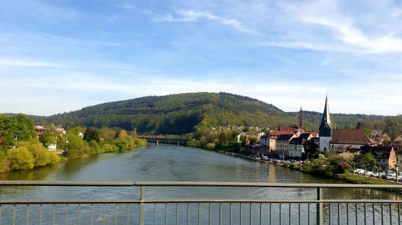 20240414_150732.jpg - Wir fahren zunächst bei Neckargemünd über den Neckar...