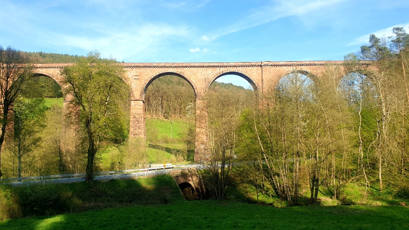 20240414_151150.jpg - Vorbei am Himbächel-Viadukt...