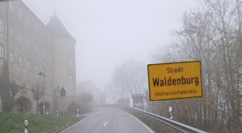 20241114_155848.jpg - ...weil ein Stau sich vor uns immer weiter vergößerte, sind wir kurzerhand vorher von der Autobahn.So fahren wir ein paar Kilometer übers Land und kommen nach Waldenburg. 