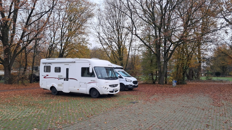 20241115_102737.jpg - Ohje, auf diesem Bild fällt mir mal wieder die fehlende Radkappe auf, die irgendwo in Frankreich liegt?!? ;-)