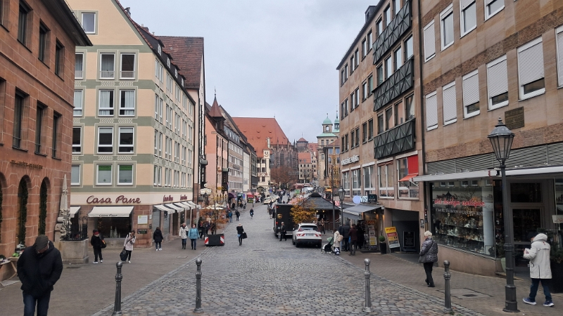 20241115_115511.jpg - Nach diesem "Snack" sind wir bereit die Stadt zu erkunden.Achja, vorher waren wir noch in der Tourist-Info und haben uns einen Stadtplan geholt wo die Sehenswürdigkeit verzeichnet sind.