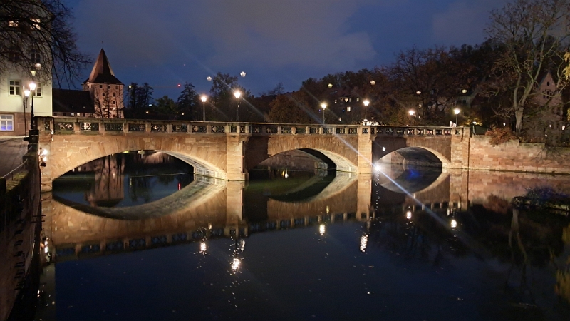 20241115_171054.jpg - ...schauen auf die Maxbrücke...