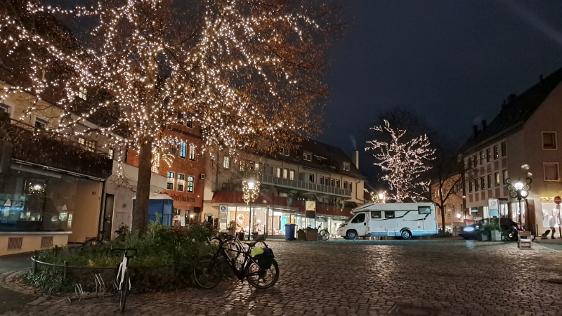 20241115_171421.jpg - ...zurück auf die Trodelmarktinsel.