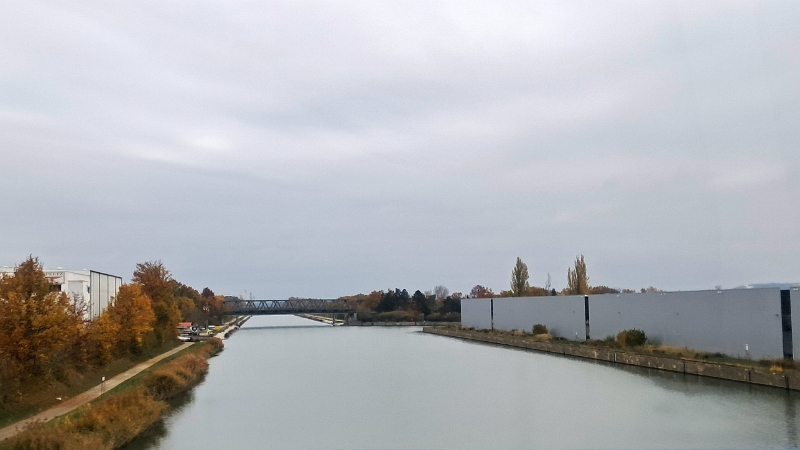 20241117_092719.jpg - ...kommen wir über den Main-Donau-Kanal.