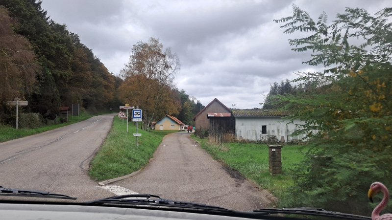 20241019_145110.jpg - ...und fahren auf den Stellplatz.