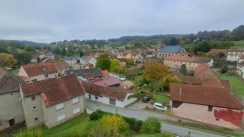 20241020_115519.jpg - Einen schönen Blick über das Dorf hat man von hier oben.