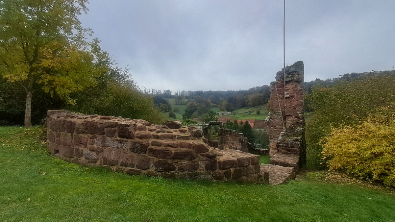 20241020_115859.jpg - Die Weckersburg ist nur noch eine Ruine.