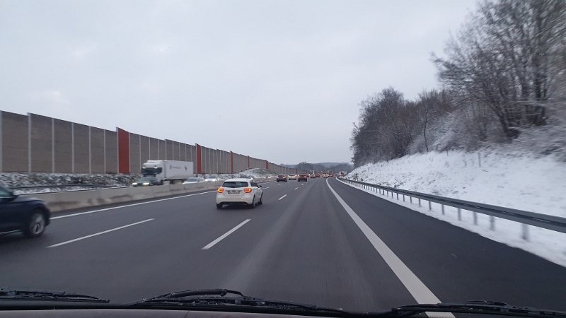 20240119_165701.jpg - Freitag Nachmittag, wir immer wollen wir wieder in "die Welt".Zack auf die Autobahn...