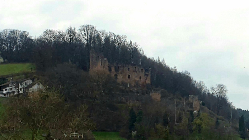 20240322_205405.jpg - Die Burgruine Freienstein über Gammelsbach.