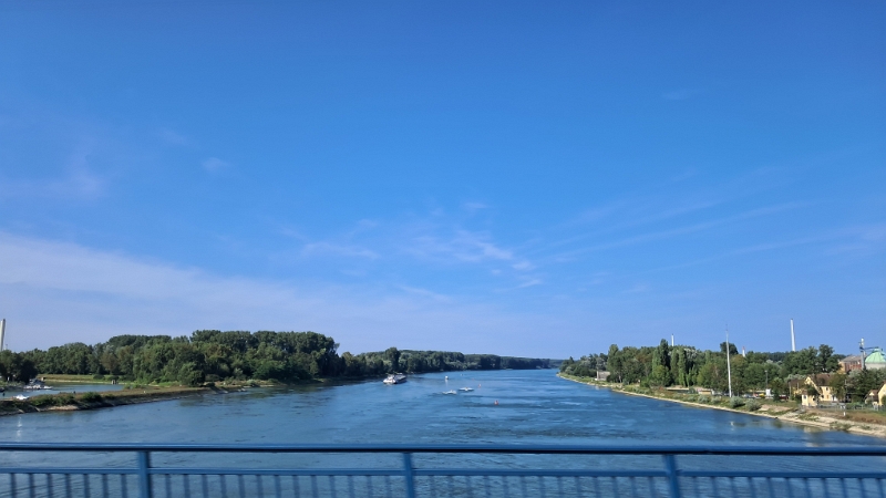 20240823_164116.jpg - ...über den Rhein.