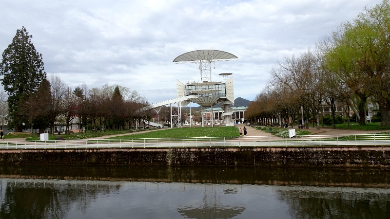 20240331_180410.jpg - Weiter an der Meurthe entlang sehen wir den "Tour de la Liberté"...