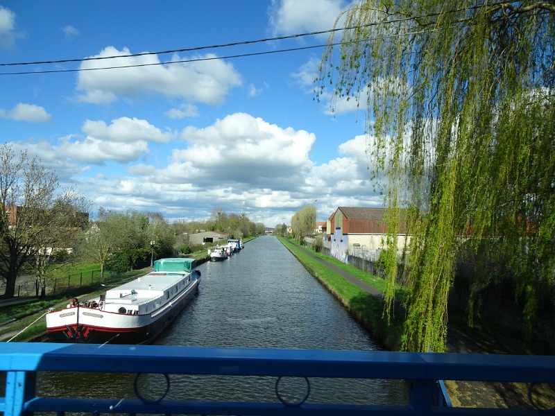 DSC07664.JPG - Wir kommen über den Rhein-Marne-Kanal...