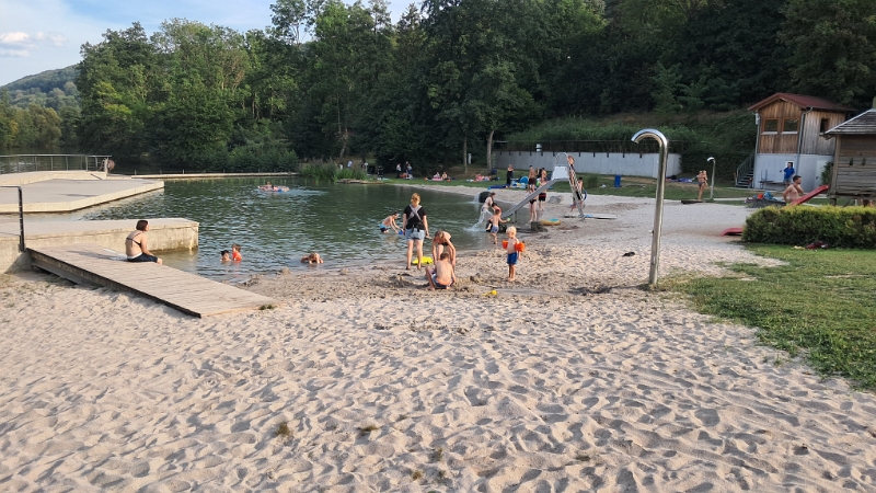 20240830_175200.jpg - Logischerweise gahen wir in jenes Kocherfreibad. Hier ist der Nichtschwimmerbereich zu sehen.