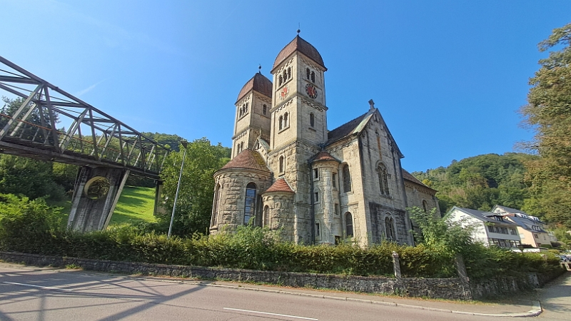 20240831_113722.jpg - Die Griechisch-orthodoxe Kirche der Heiligen Konstantin und Helena sieht sehr alt aus ist aber leider verschlossen.