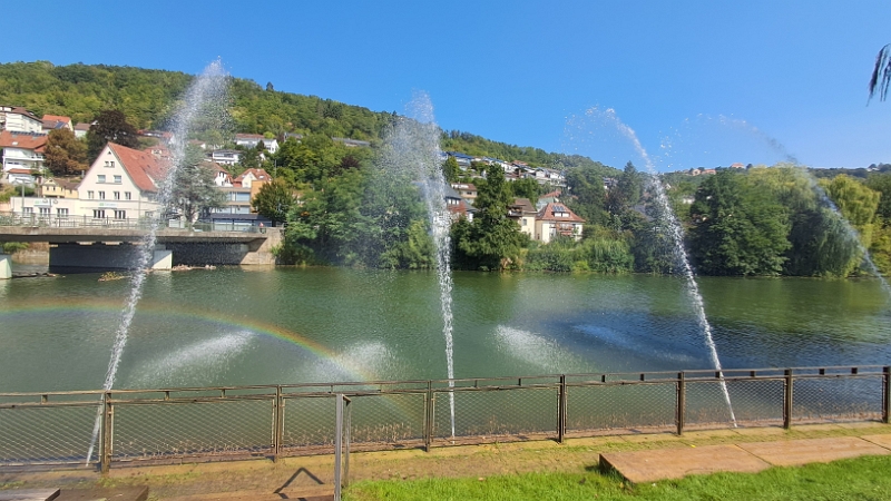 20240831_124515.jpg - Hier ist es gerade herrlich frisch, was wohl an der "Fontaine" liegt.