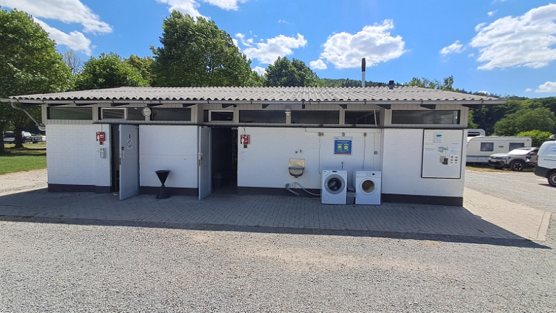 20250704_150259.jpg - Das Sanitärgebaude...