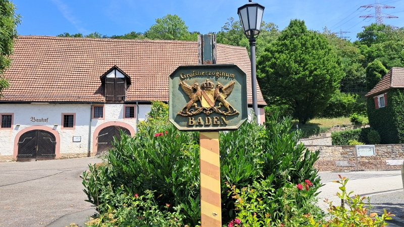 20250705_124705.jpg - Wir erkunden weiter den Ort.