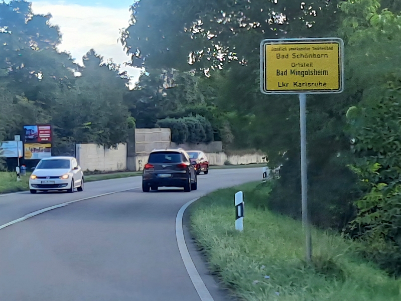 20250905_165953.jpg - ...nach Bad Schönborn. Wobei der "Weg" für uns echt nicht weit ist. Nach etwa 15 Minuten kommen wir...