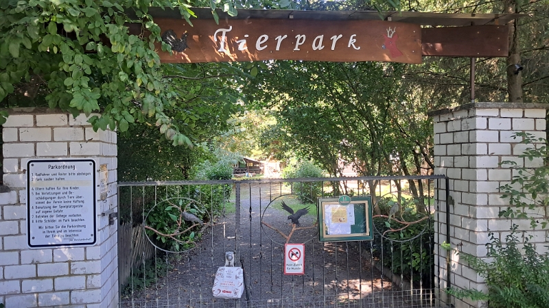 20250906_151107.jpg - ...zum Tierpark, der allerdings gerade "Sommerpause" macht! :-(