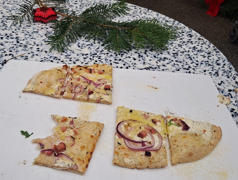 20251206_141304.jpg - Naja, Flammkuchen geht anders! :-(