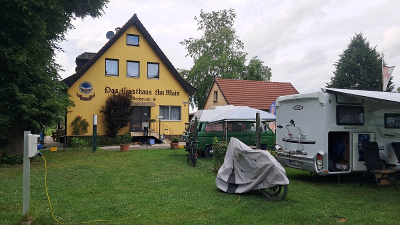 20250606_182720.jpg - ...welches direkt neben dem Stellplatz liegt.