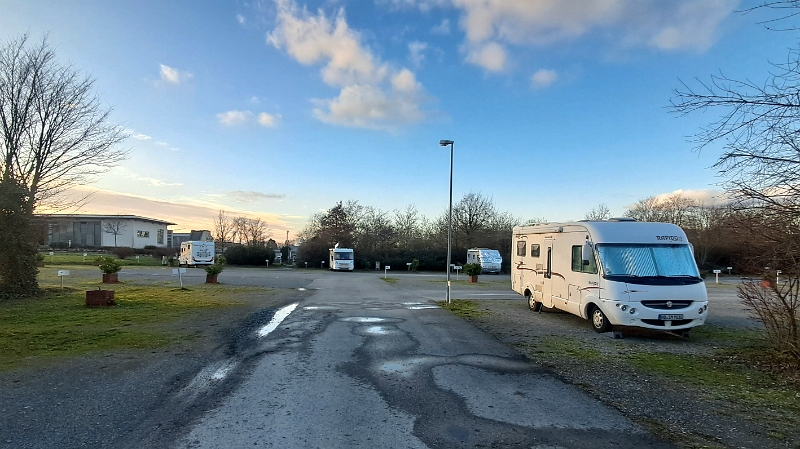 20250110_153824.jpg - ...und da wir keinen Bock auf "Programm" und "lange Anfahrt" usw. hatten, sind wir kurzerhand nach Bad Schönborn auf den Stellplatz "WellMobilPark" am Thermarium gefahren....