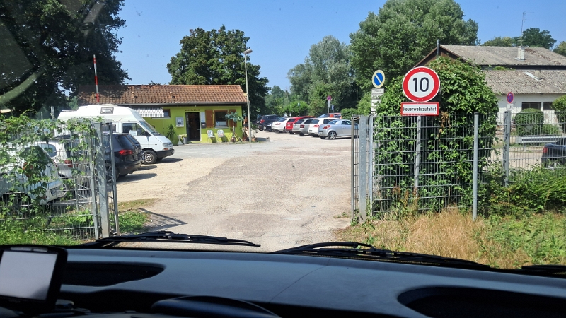 20250613_152344.jpg - Am Badesee bzw. Campingplatz angekommen.
