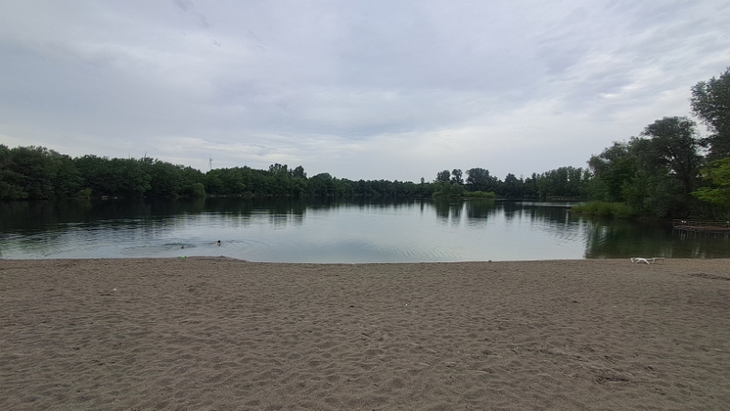20250615_112407.jpg - Die Nacht hat es heftig geregnet aber am nächsten Morgen sind bereit schon die ersten im See.