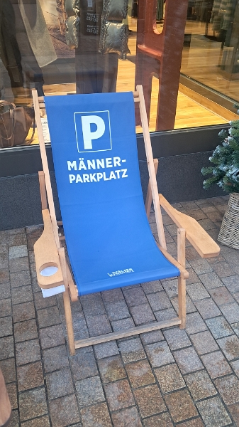20251115_152629.jpg - Da würde ich jetzt auch gerne "parken". Shopping ist echt anstrengend, dabei sind wir nur durch 5 Geschäfte gebummelt. *Uff*