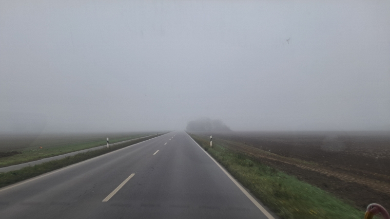 20251116_123533.jpg - Am nächsten Tag machen wir uns dann wieder auf den Heimweg.Wow, ist das eine Nebelsuppe!?!? *Staun*