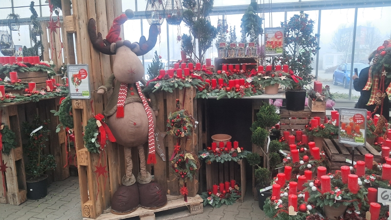 20251116_125849.jpg - Generell sehr viel Weihnachtsdeko usw.