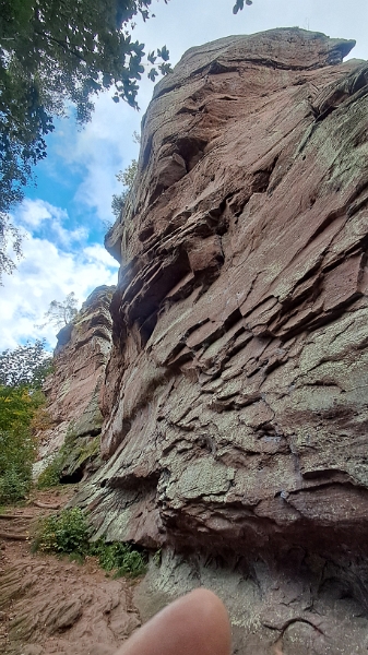 20251018_131911.jpg - Oder waren das Bindersbacher Turm und Fensterfels?!? Ach, was weiß ich, jedenfalls sehen die alle echt hoch und beeindruckend aus!