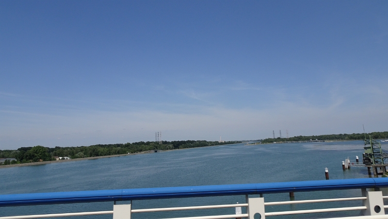 DSC06414.JPG - ...die über den Rhein führt...