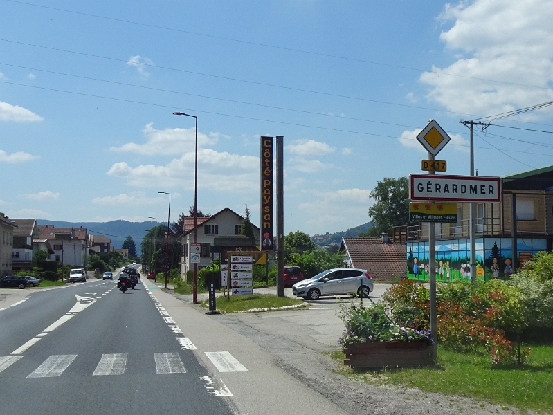 DSC06637.JPG - Schließlich erreichen wir Gérardmer.