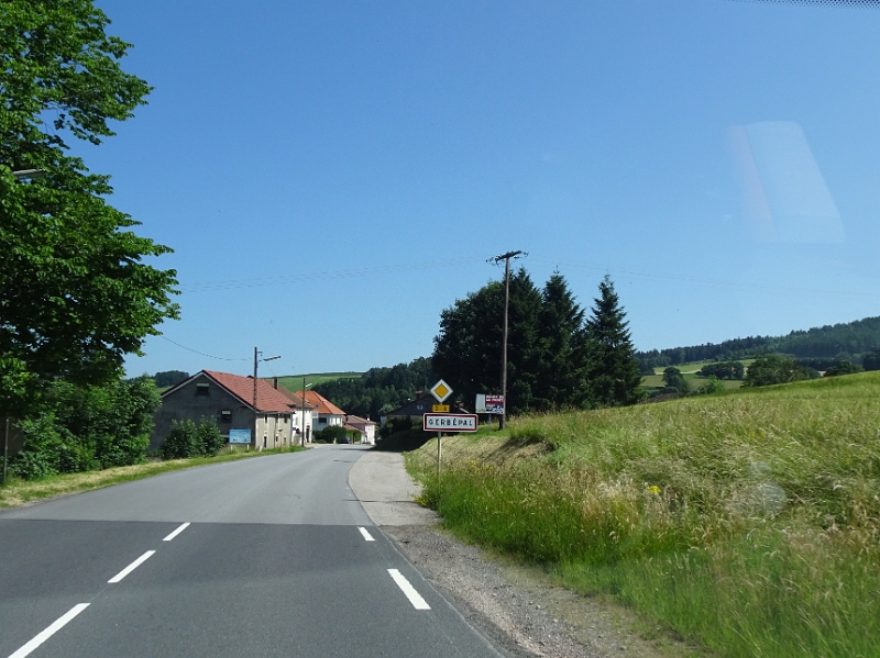 DSC06690.JPG - Am nächsten Tag sind wir schon wieder unterwegs. Der Stellplatz in Gérardmer lädt nicht zum länger stehen ein!Wir wollen nun etwas "chilliges"!!!