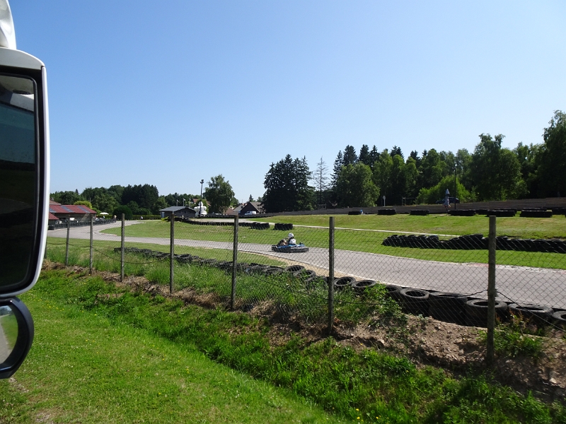 DSC06698.JPG - Wir sind nur etwa 20 Minuten bis zu unserem nächsten Ziel unterwegs. Vorbei an einer Kartbahn...