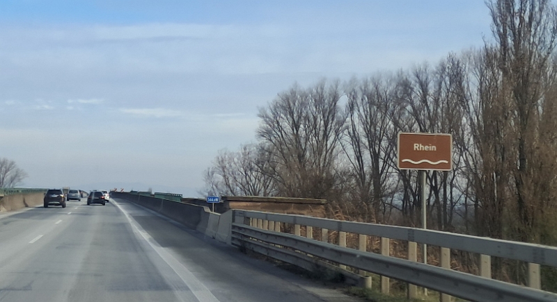 20251123_121641.jpg - ...bei Sandhofen über den Rhein.