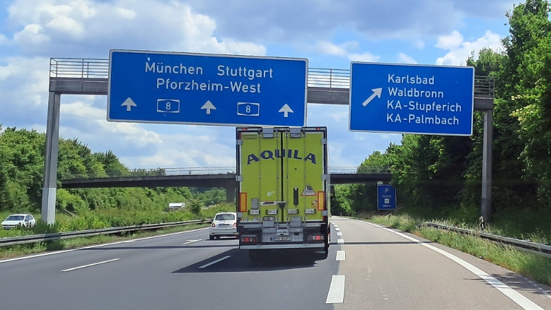 20250523_130856.jpg - ...kurz hinter Karlsruhe fahren wir von der Autobahn runter...