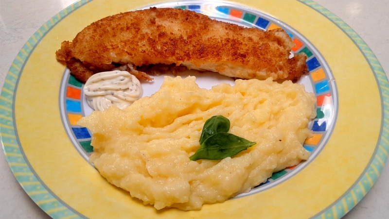 20250523_182640.jpg - ...später einen Backfisch zum Abendessen. Nach einem Film gehen wir in die Heia. ;-)