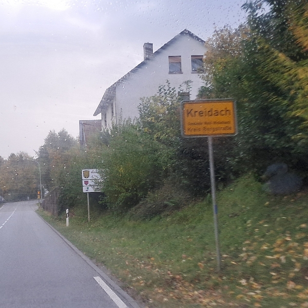20251024_171033.jpg - ...hierzu fahren wir nach Kreidach in den Odenwald.Schade, es fängt nun doch an zu regnen. :-(
