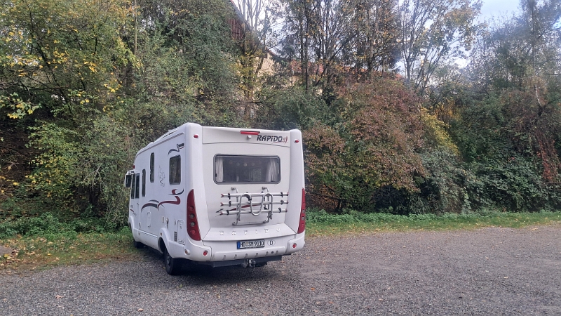 20251024_171330.jpg - ...stellen wir uns auf den Parkplatz...