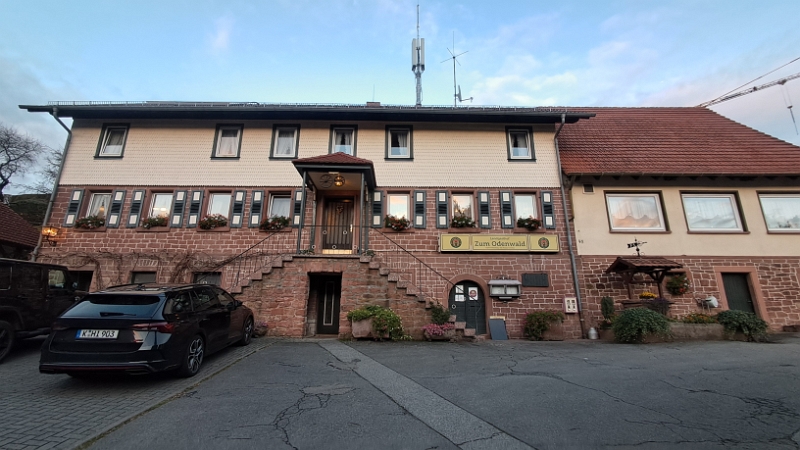 20251024_180602.jpg - ...und gehen ins Restaurant...