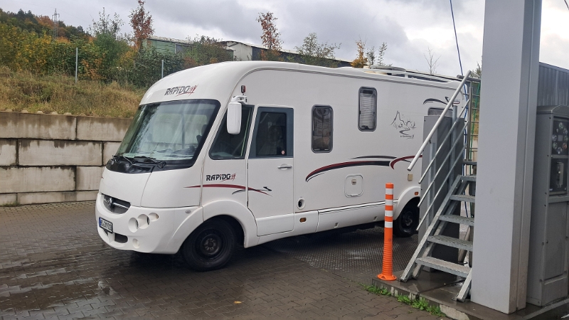 20251025_122457.jpg - Nach gefühlten Stunden, mit schweren Armen und etlichen Waschdurchgängen sieht das Dixi aber wieder sauber und schön aus. ☺