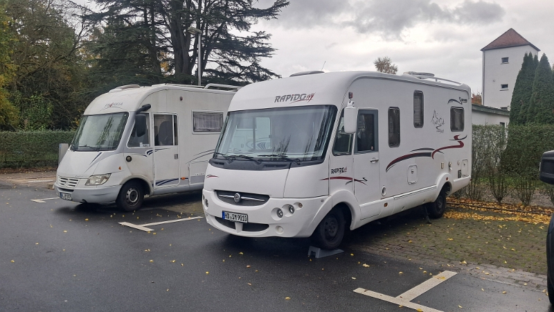 20251025_144437.jpg - ...auf den Stellplatz...