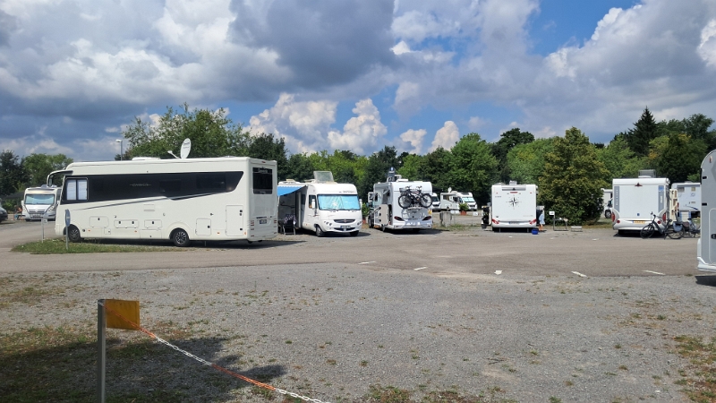 20250726_121353.jpg - Ui, sogar ein ähnlicher Rapido, wie unserer, steht hier. :-)