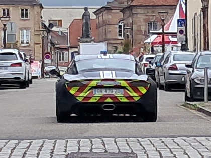 20250528_165954.jpg - Wow, die Polizei fährt mit einem neuen Renault Alpine 110 an uns vorbei!?!? GEIL, ich will Polizist werden!!! :-)